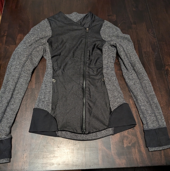 Lululemon Emerge Full Zip Jacket, Women's Size 4, Black/Grey, EUC - Picture 3 of 8